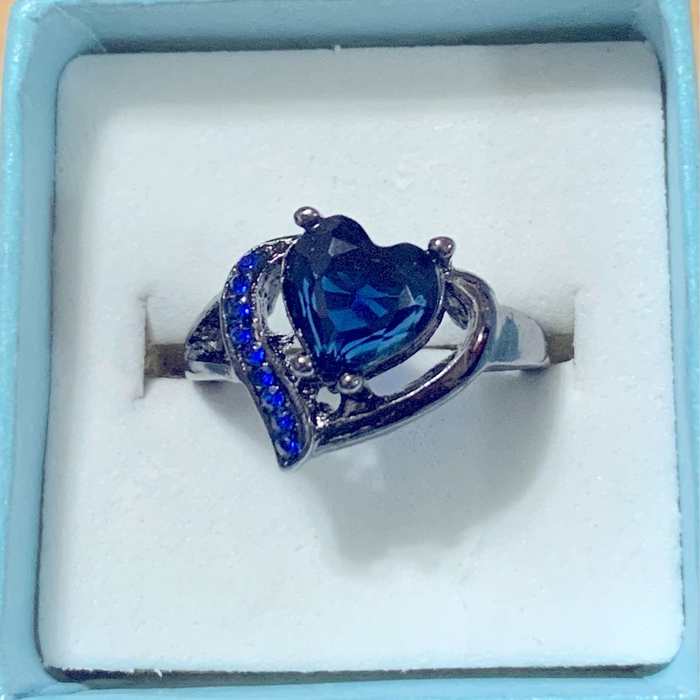 Black and blue heart ring